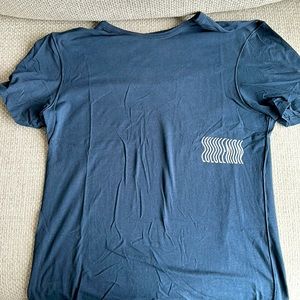lulu lemon navy t shirt - L